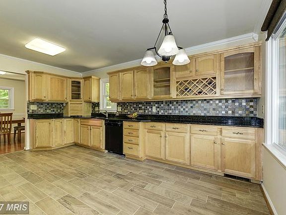 3rd image of 15903 Marlington Dr