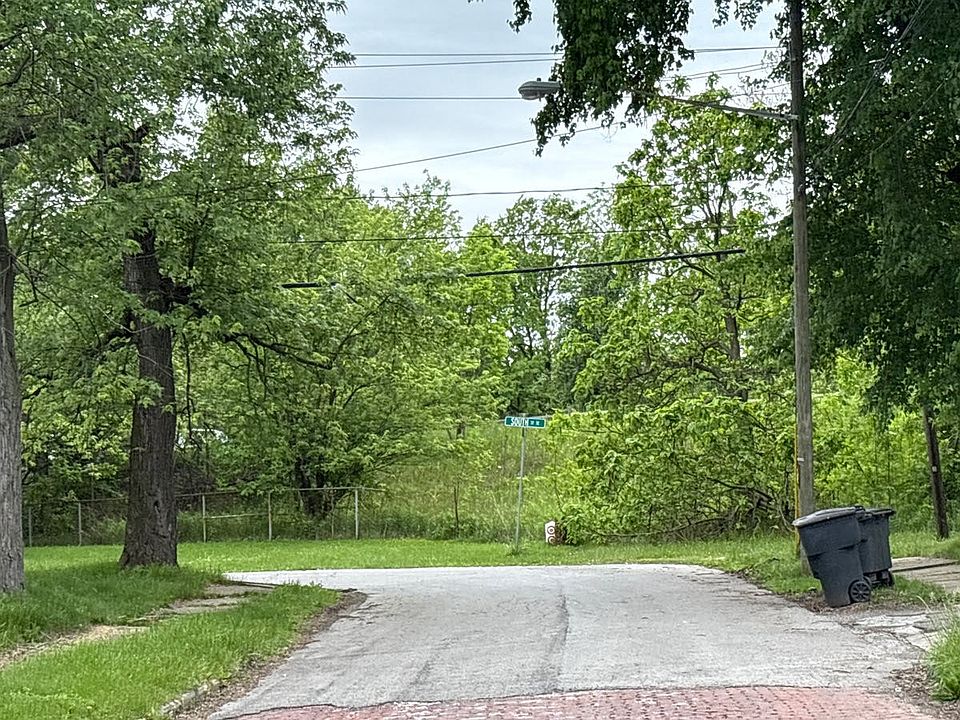 2nd image of 204 Linden Ave SE