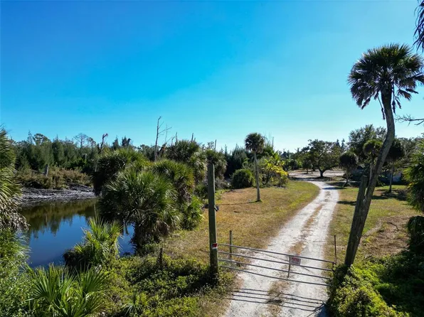 733 Crestwood Rd Lot 565, Englewood, FL 34223