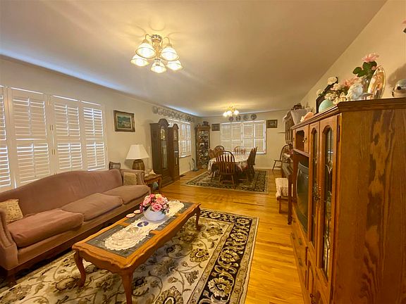 5th image of 226 Virginia Ave