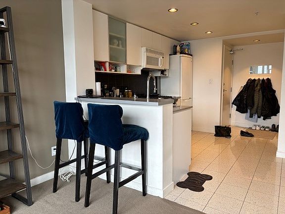 2nd image of 928 Beatty St #2206