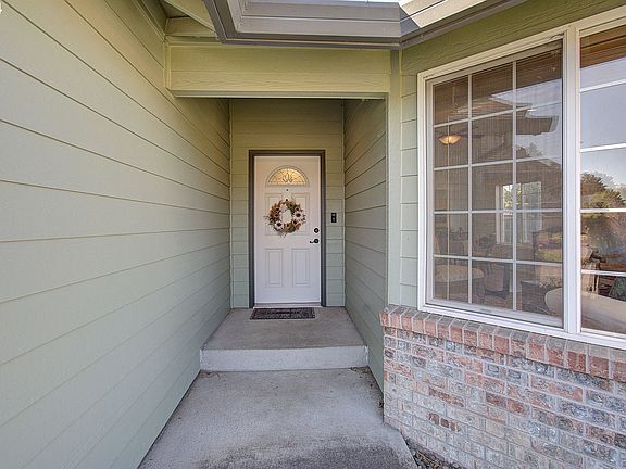 4th image of 607 NW 72nd Cir