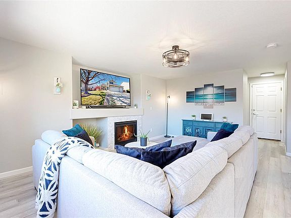 3rd image of 13877 Hudson Way