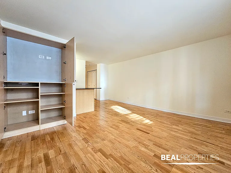 625 W Wrightwood — Photo 8