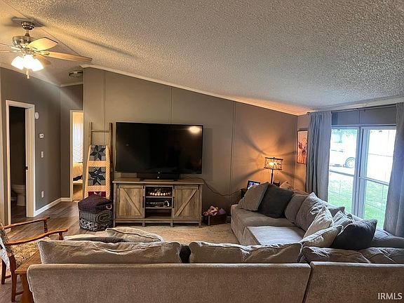 2nd image of 809 Zuercher Ln