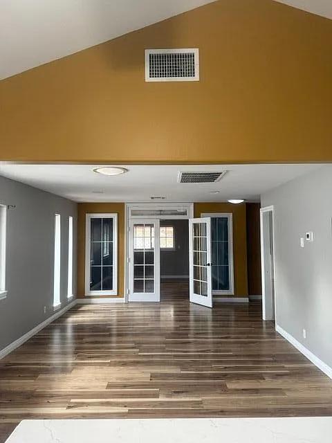 2 bed, 1.0 bath, 750 sqft, $1,600 — Photo 2