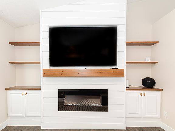 5th image of 220 S 425 W