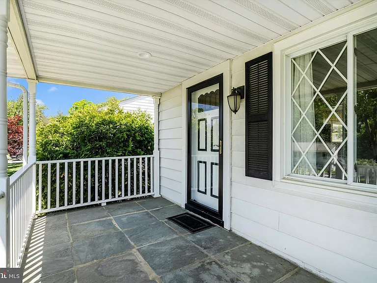 8409 Woodward St — Photo 3