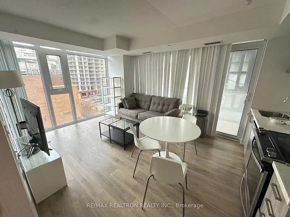 50 Wellesley St E #810