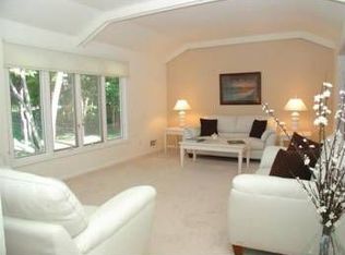 2111 Huntington Point Rd E, Wayzata, MN 55391