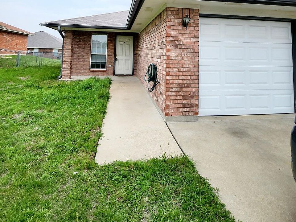 1st image of 2604 Lucille Dr #A
