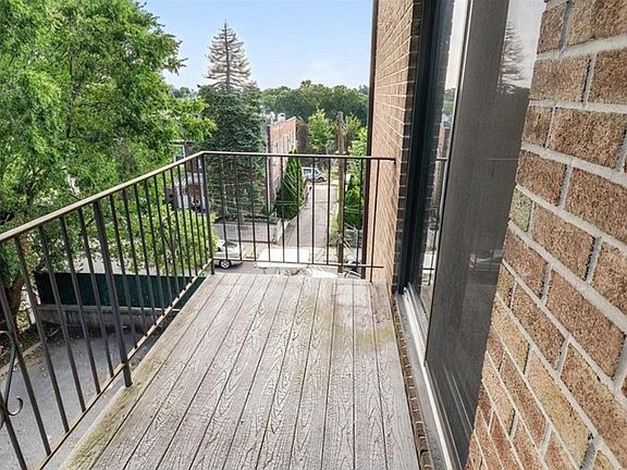 4th image of 144 Trenchard St APT 1G
