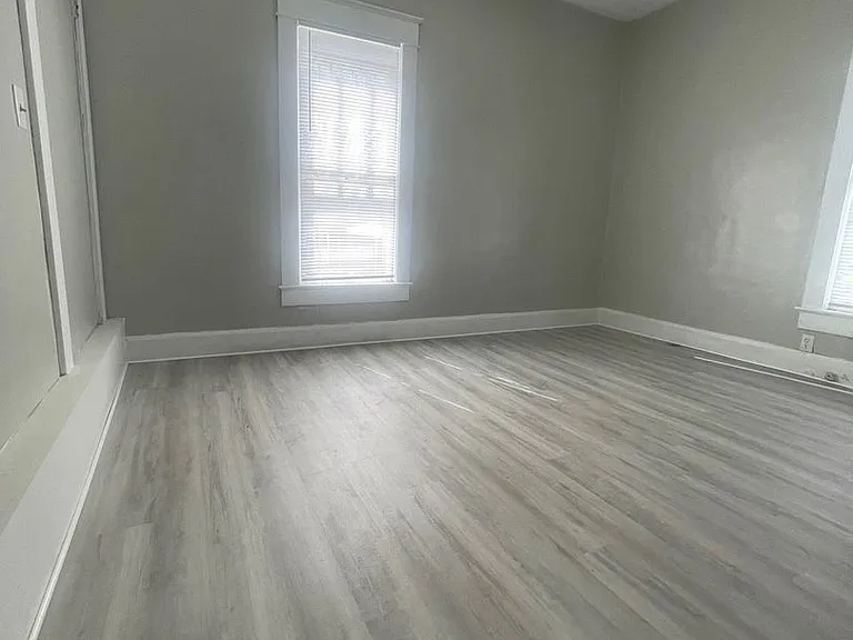 2105 W Jackson St — Photo 5