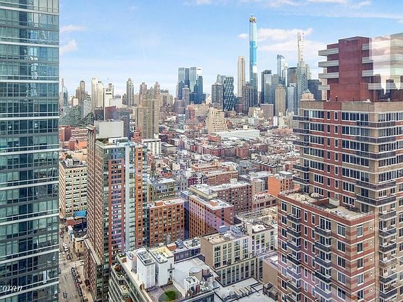 4th image of 610 W 42nd St APT 42A