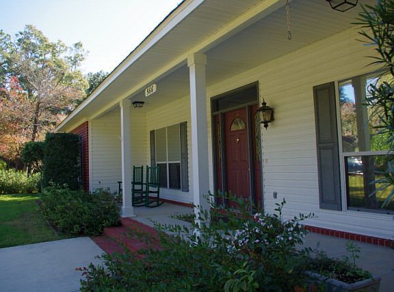 4th image of 566 Vaughn Dr N
