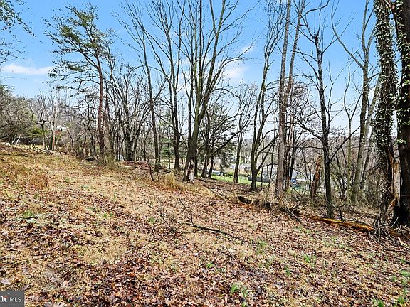 2nd image of 1940 Alcott Rd