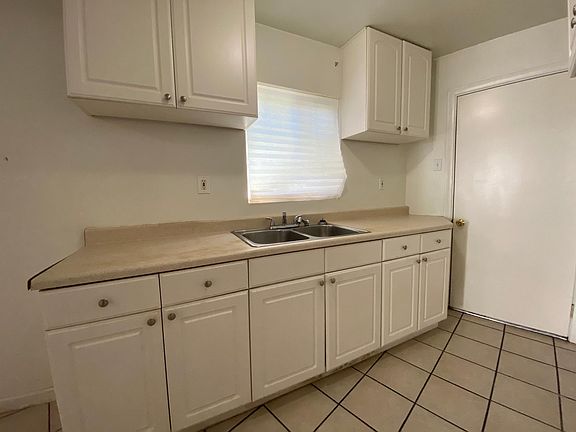 3rd image of 439 N Rowan Ave #1/2