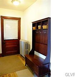 4th image of 204 E 21st St