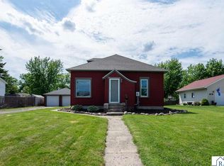 908 3rd St SW, Waseca, MN 56093