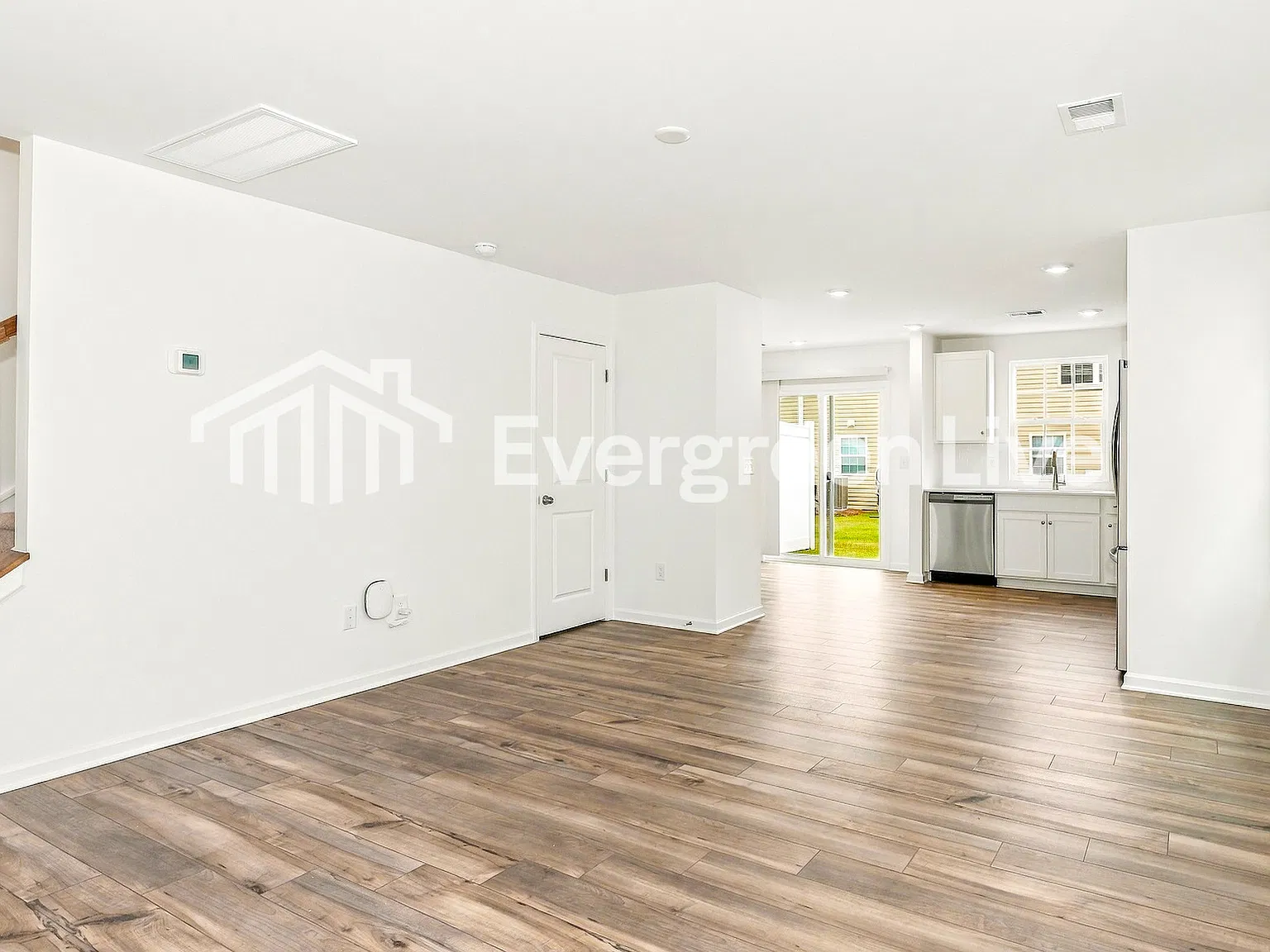 3 bed, 2.5 bath, 1346 sqft, $1,750 — Photo 2