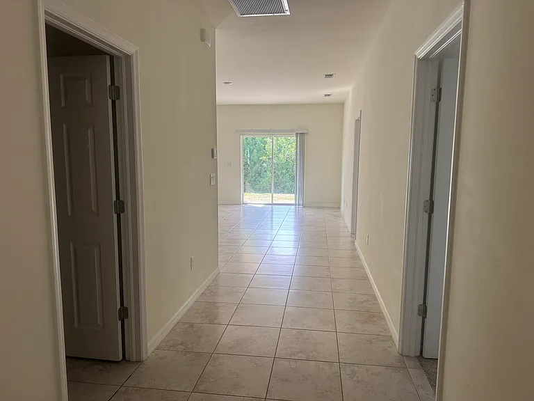 108 Boxwood Ln — Photo 3