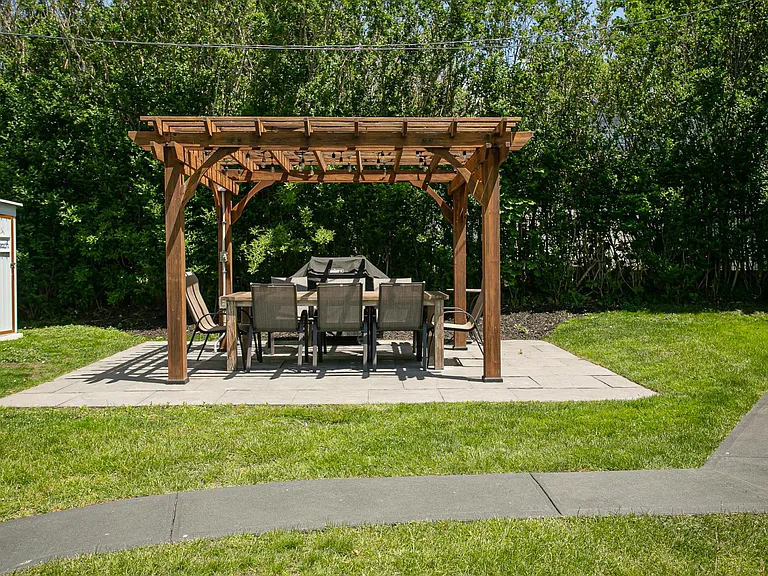 111 Aquidneck Ave — Photo 5