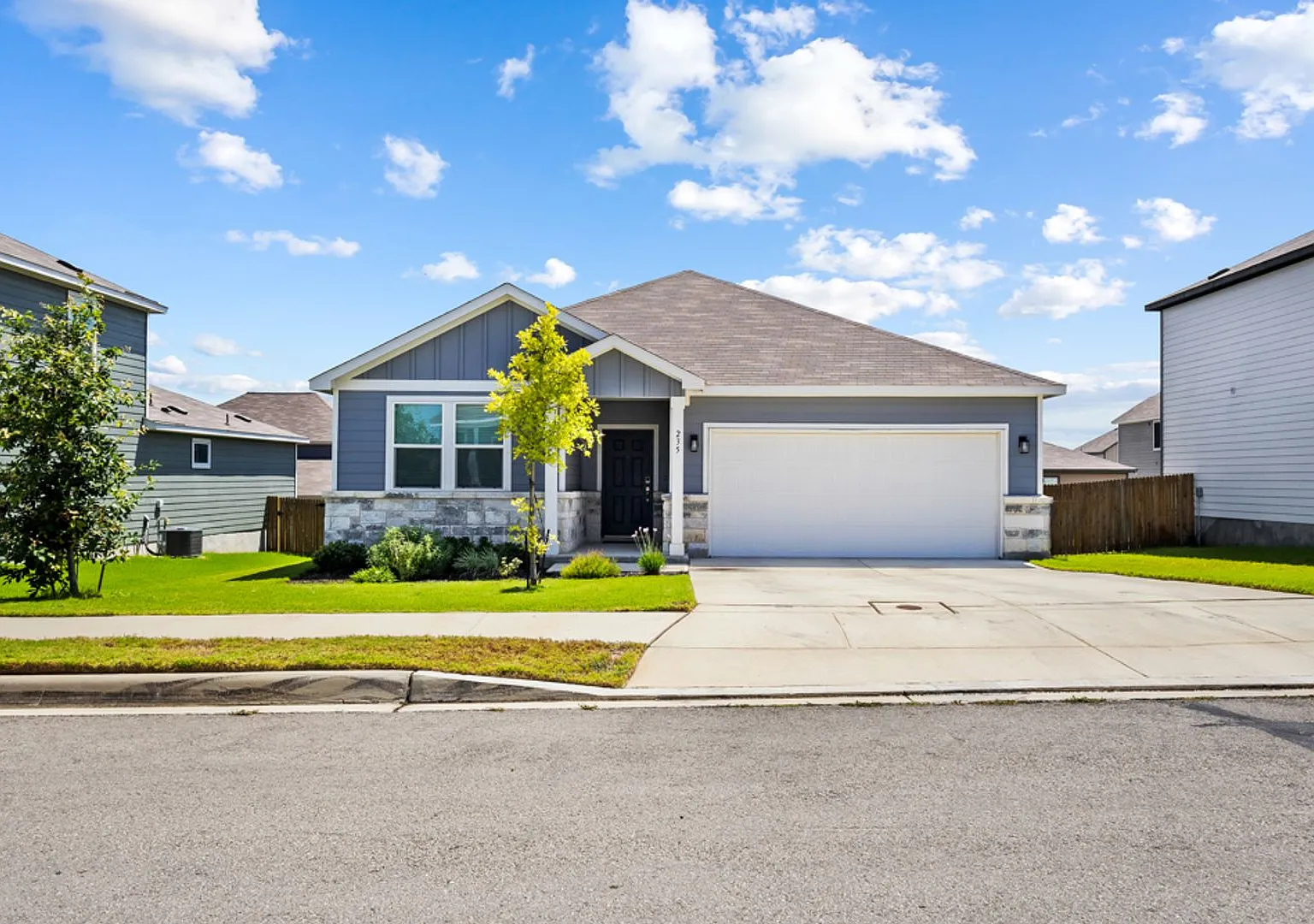 Beautiful 3 Bedroom Home in Bella Rosa Open Floor Plan & Covered Patio — Photo 1