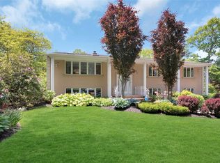 108 Cypress Dr, Woodbury, NY 11797