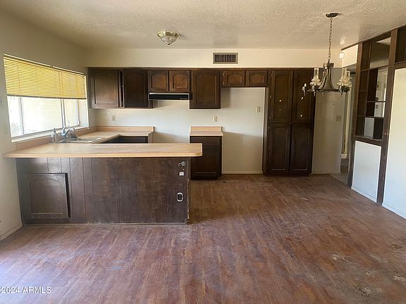 3rd image of 2838 E El Moro Avenue