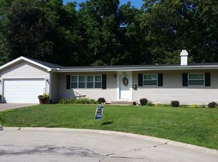 933 32nd Ave #A, Moline, IL 61265