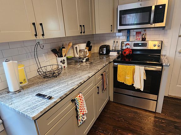 5th image of 402 N George St #404-B