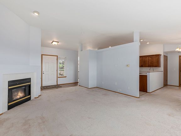 4th image of 5112 70th Dr NE