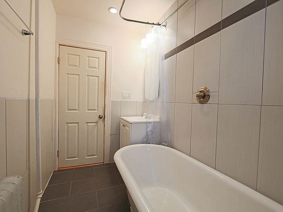 4th image of 3118 102nd St