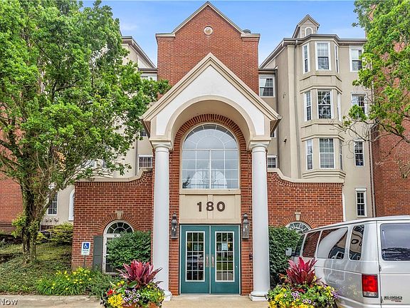 3rd image of 180 Fox Hollow Dr APT 207