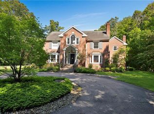 15325 Suffolk Ln, Chagrin Falls, OH