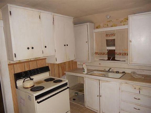 5th image of 610 Josephine St