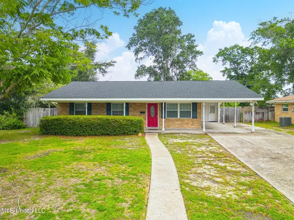 2323 Middlecoff Dr, Gulfport, MS 39507