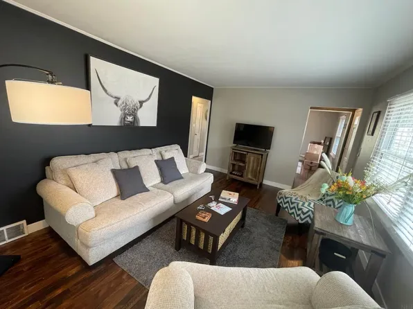 602 College Dr, Decorah, IA 52101