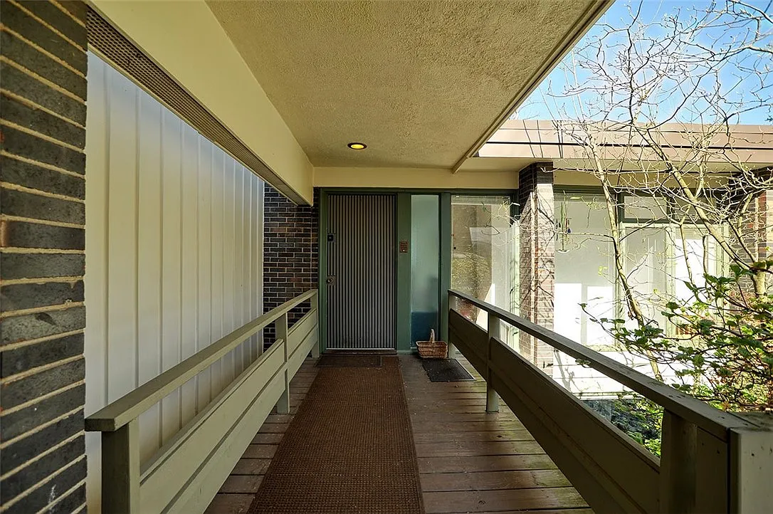 90 E Woodland Rd photo 1