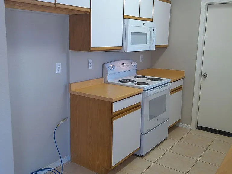 3128 Jamaica Blvd S — Photo 7