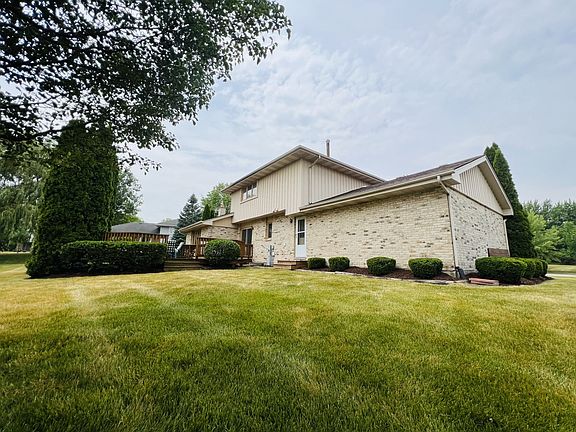 2nd image of 14731 Middle Pinecreek Dr