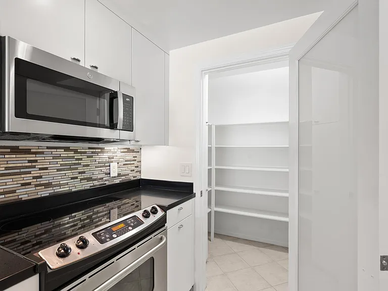 370 Rosecrans St #203 — Photo 5