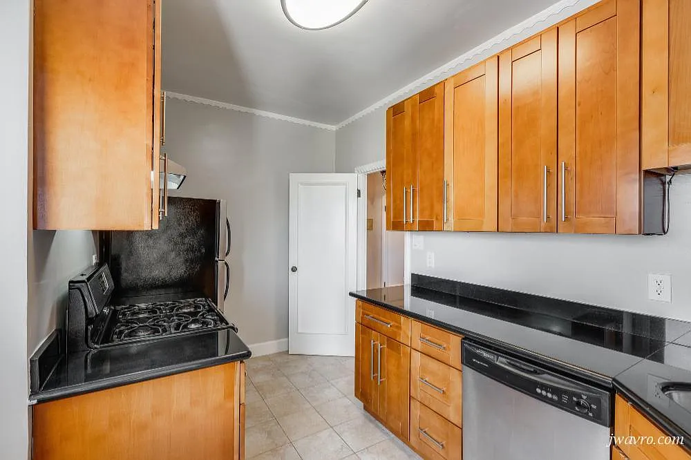 Fabulous View Spacious Remodeled Top Floor Corner 1bd! — Photo 3