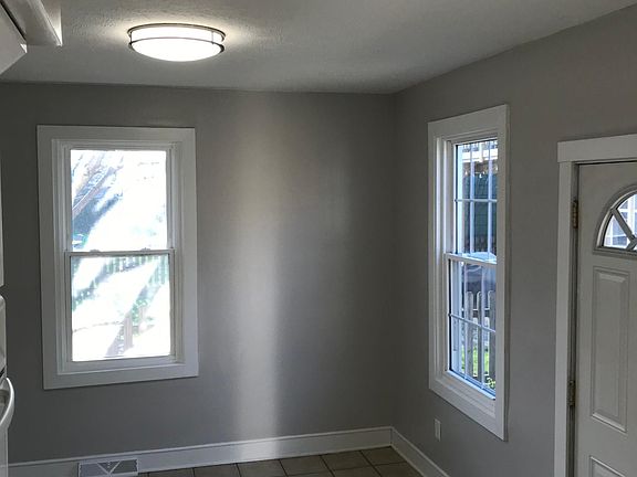 5th image of 913 Starkweather Ave