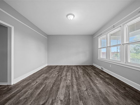 3rd image of 2726 Mesta St