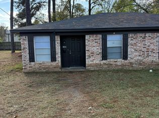 102 W Shofner Dr #B, Longview, TX 75604
