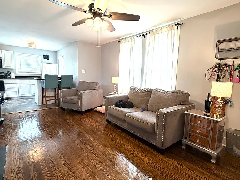 258 E Moody Ave — Photo 50