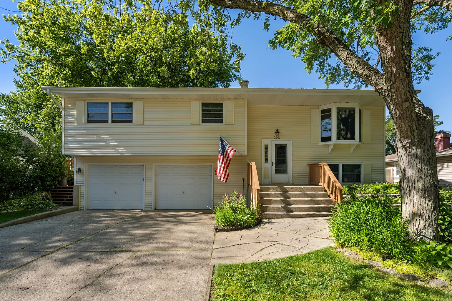 202 W Streamwood Blvd photo 1