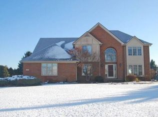 11021 Pembrooke Cir, South Lyon, MI