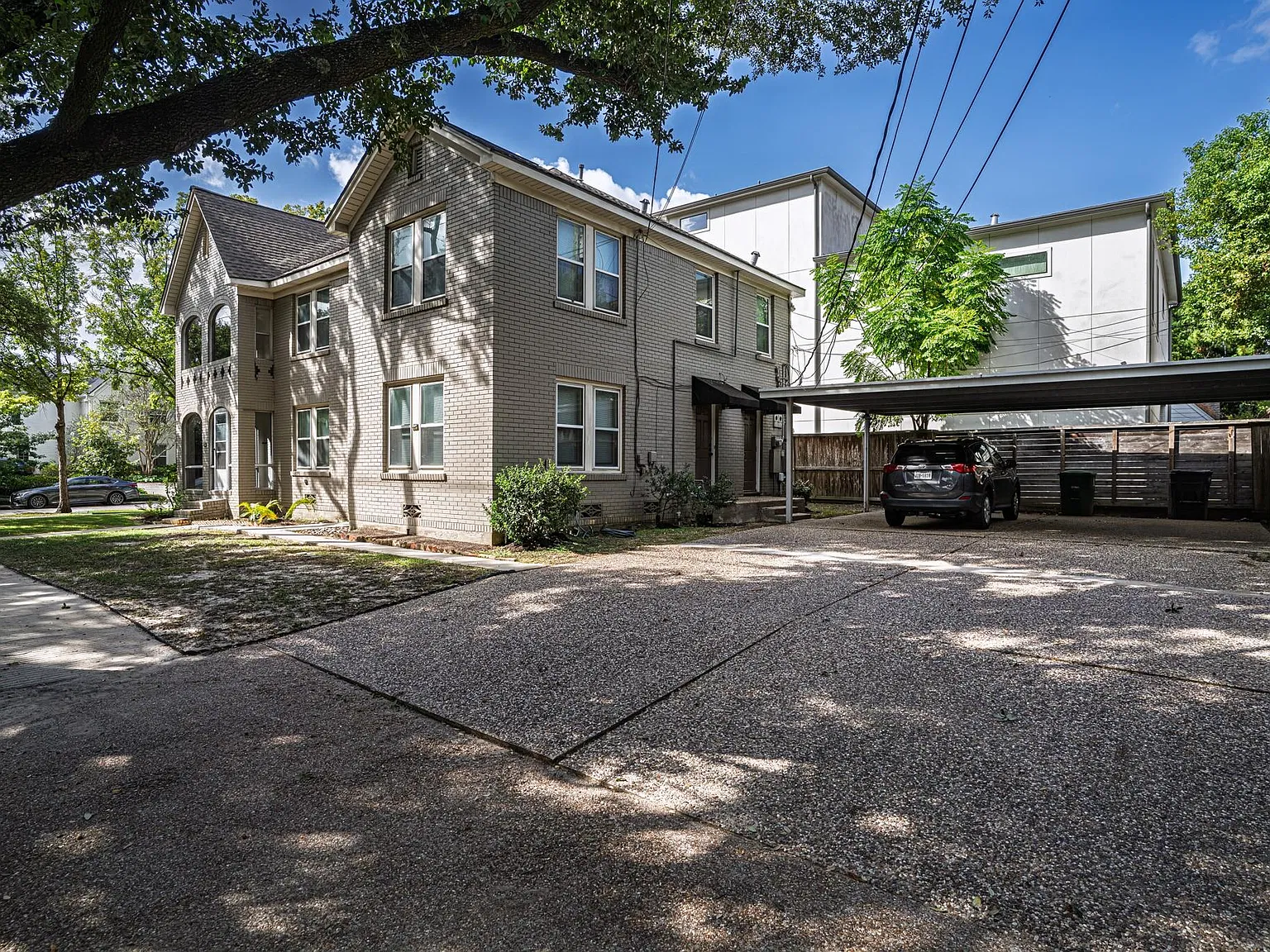 2 bed, 1.0 bath, 1409 sqft, $2,000 — Photo 3